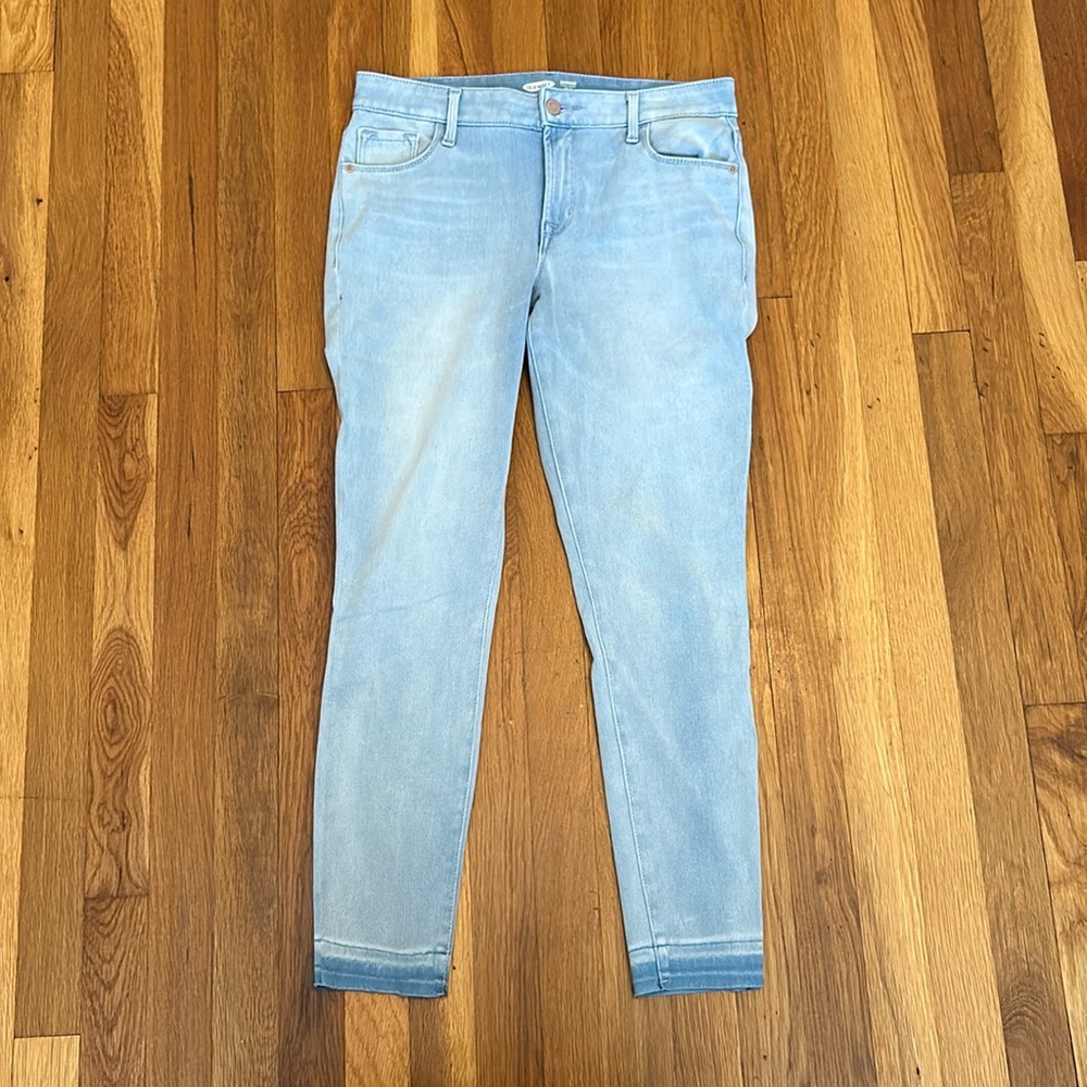 Old Navy Rockstar Super Skinny Women Size 10 Blue jeans. Light blue.